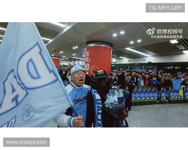 阿奇姆彭与大连英博正式签约合影